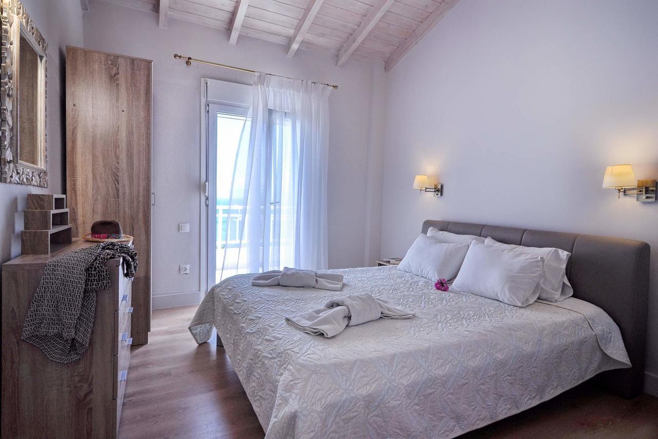 Veroniki Penthouse Deluxe Apartment Agios Ioannis Peristeron  Ngoại thất bức ảnh