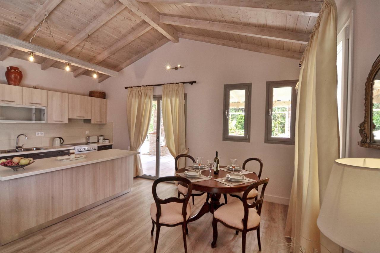 Veroniki Penthouse Deluxe Apartment Agios Ioannis Peristeron  Ngoại thất bức ảnh