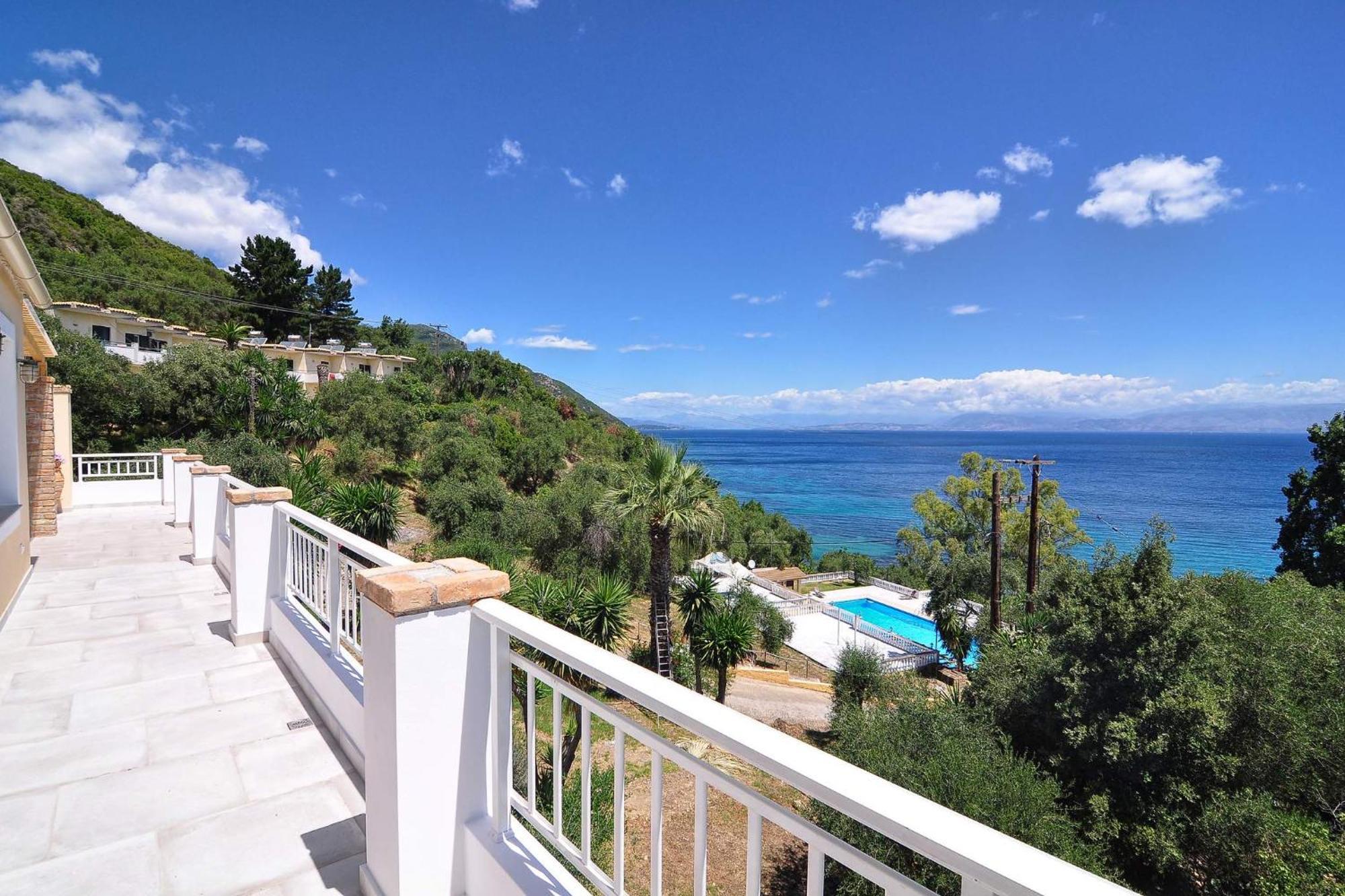 Veroniki Penthouse Deluxe Apartment Agios Ioannis Peristeron  Ngoại thất bức ảnh