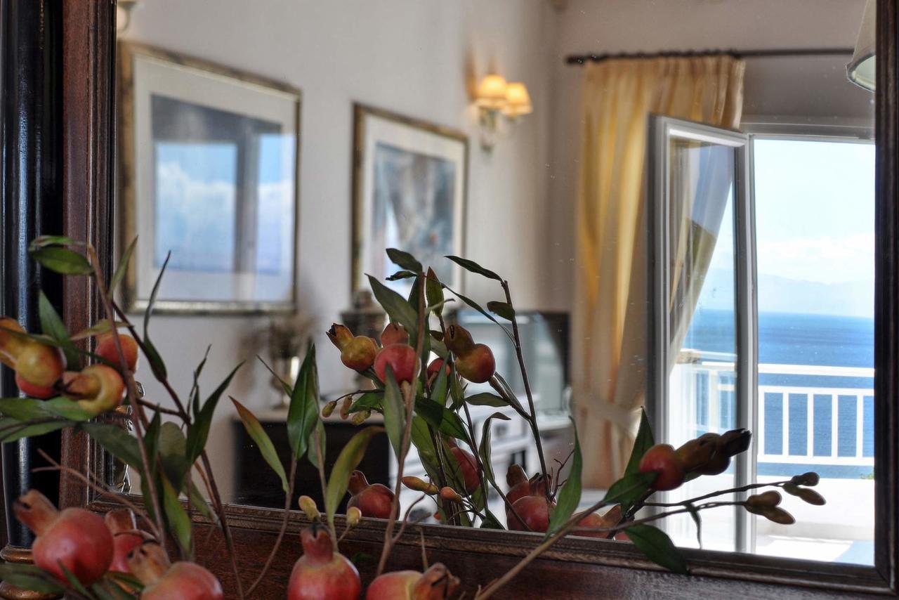 Veroniki Penthouse Deluxe Apartment Agios Ioannis Peristeron  Ngoại thất bức ảnh
